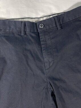 Old Navy mens black Ultimate Slim flat front 9.5 inseam shorts - size 32